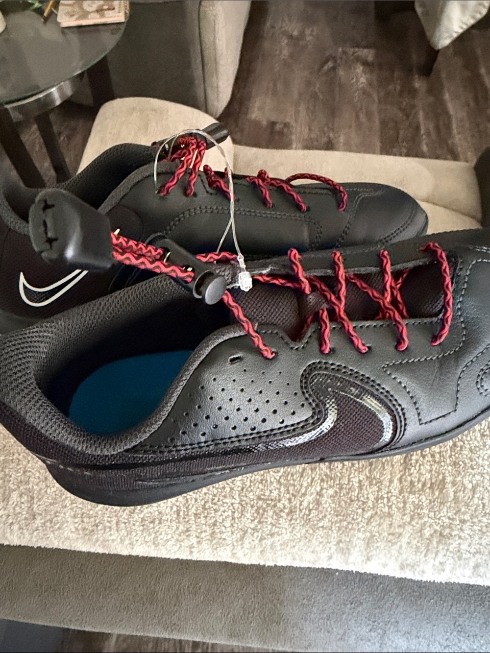 Nike Men’s Black Sneakers with Red Laces